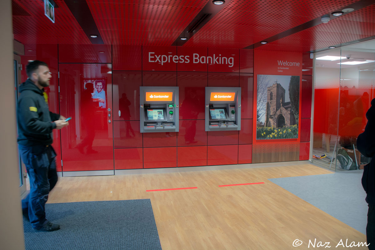 Santander_Bank_Reopens_after_refurb_2